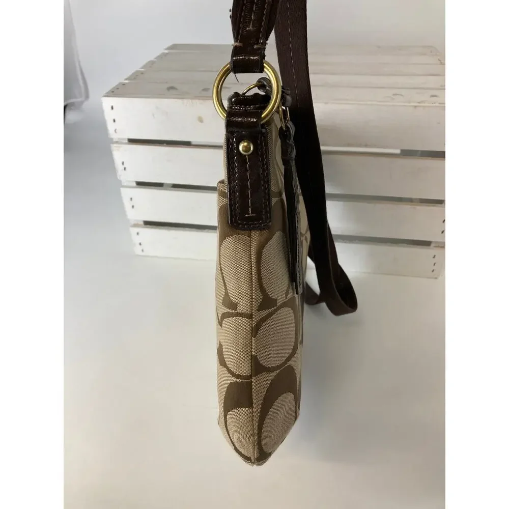 COACH F21905 MEDIUM TAN, BROWN SIGNAUTE CANVAS CROSSBODY BAG
